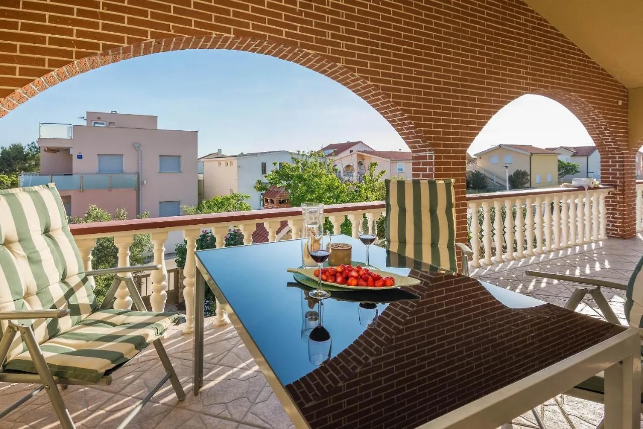 Apartments With A Parking Space Vir - 20354 Kroatien